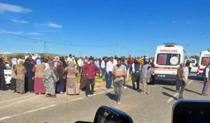 Diyarbakır'da otomobiller çarpıştı: İkisi ağır 6 yaralı