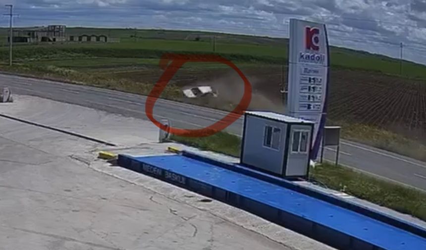 Bismil’de Takla Atan Otomobilde Aynı Aileden 4 Kişi Yaralandı: Kaza Anı Kamerada