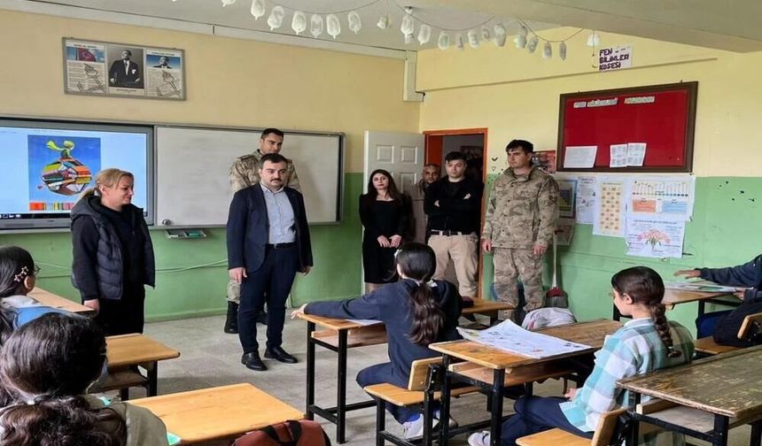 Kaymakamı Atış, Öğrenci Ve Öğretmenlerle Buluştu