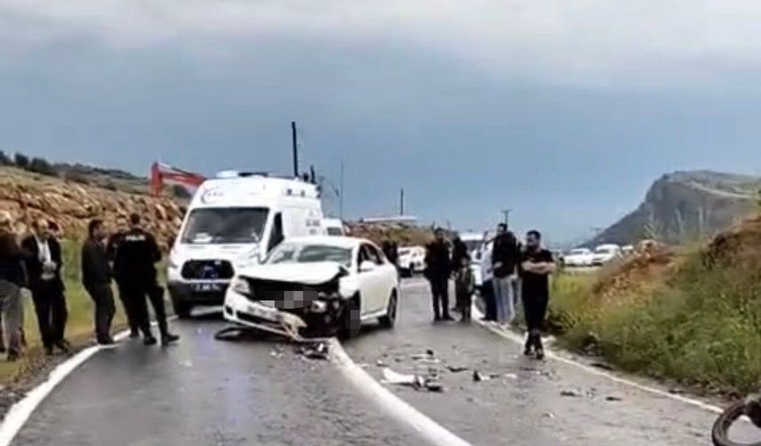 Diyarbakır'da Korkutan Kaza: Kafa Kafaya Çarpıştılar!