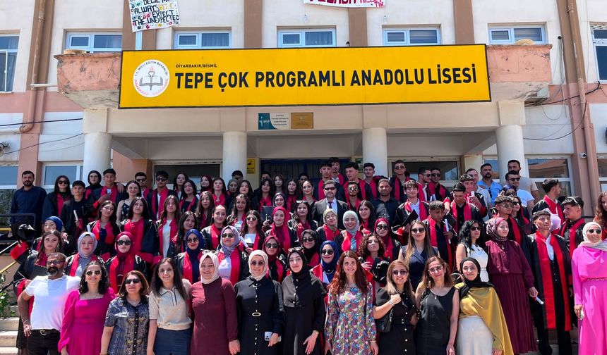 Tepe’de Mezuniyet Gururu, Bahar Şenliği Coşkusu Bir Arada Yaşandı