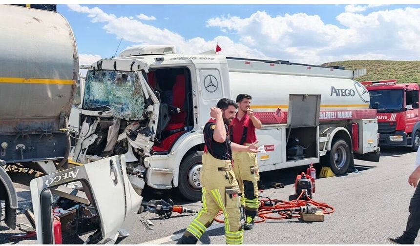 Diyarbakır-Bismil Karayolunda Yakıt Tankerleri Çarpıştı: 1 Yaralı