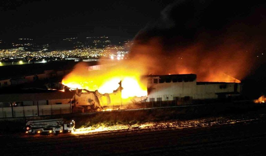 Kipaş Tekstil Fabrikasında Korkutan Yangın: 2 Kişi Dumandan Etkilendi