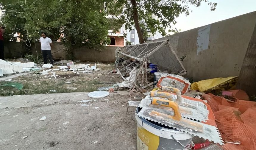 Boya Yaparken Halat Koptu: İnşaat Asansöründen Düşen 2 İşçi Hayatını Kaybetti