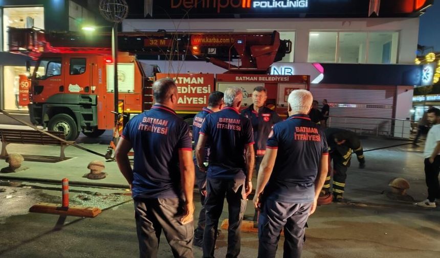 5 Katlı Plazanın Koridorunda Çıkan Yangın Söndürüldü