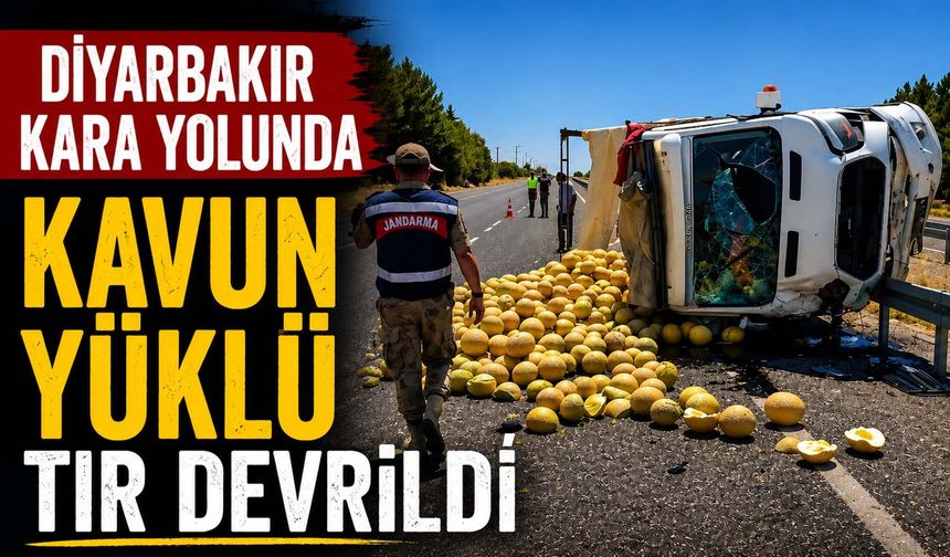Diyarbakır Kara Yolunda Kavun Yüklü TIR Devrildi: Sürücü Yaralandı