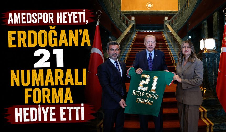 Amedspor heyeti, Erdoğan’a 21 numaralı forma hediye etti