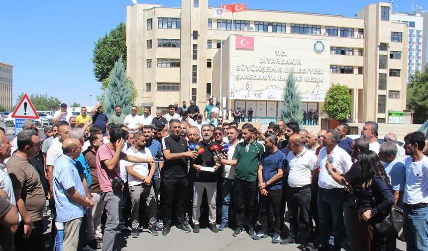 Diyarbakır’da servisçiler zam talebiyle kontak kapattı