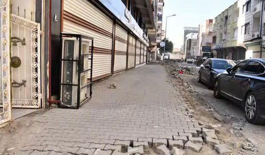 Bismil’de Akpınar Caddesi’nin kaldırımları yenileniyor