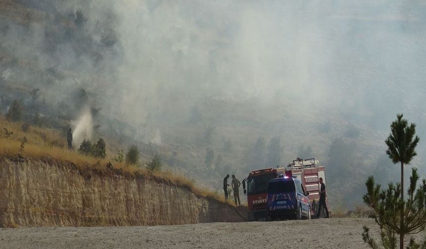 Gercüş’te Çıkan Örtü Yangını Söndürüldü