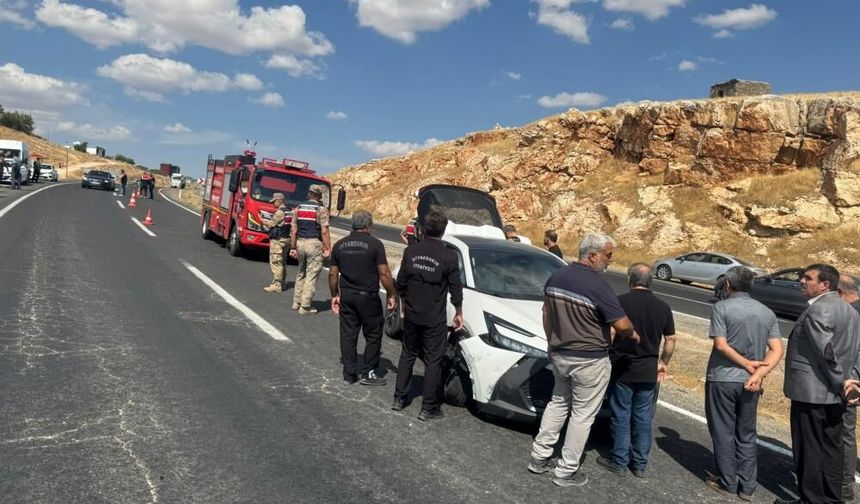 Ergani-Diyarbakır Yolunda Otomobil Traktörle Çarpıştı: 4 Yaralı