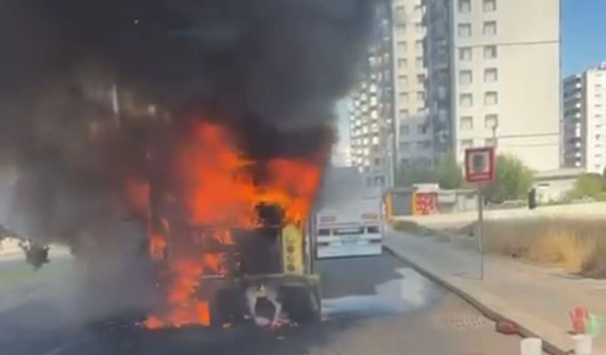 Diyarbakır’da belediye otobüsü alevlere teslim oldu