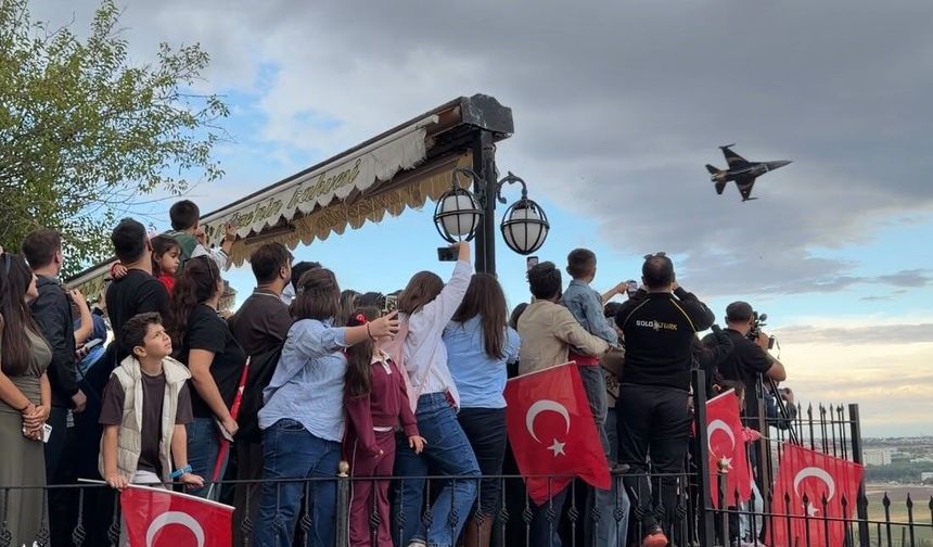 SOLOTÜRK Diyarbakır semalarında: Binlerce kişi nefesini tutarak izledi