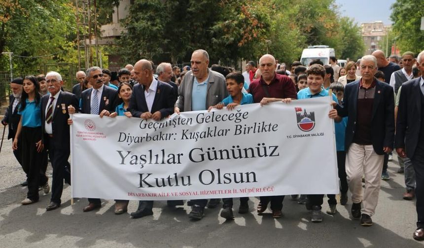 Diyarbakır’da 1 Ekim Dünya Yaşlılar Günü Yürüyüşü Düzenlendi
