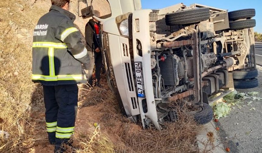 Mardin-Diyarbakır Kara Yolunda Sebze Yüklü Kamyonet Devrildi: 1 Yaralı